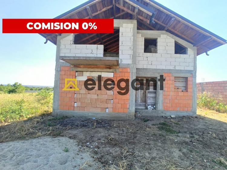 Casă individuală cu 5 camere cu Teren 400 Mp în Periferie