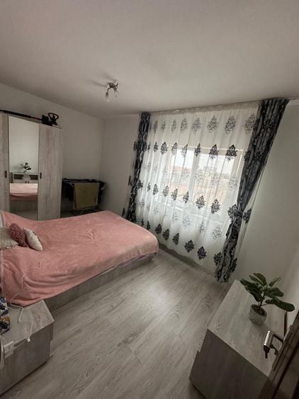 Apartament cu 2 camere decomandat în Girocului