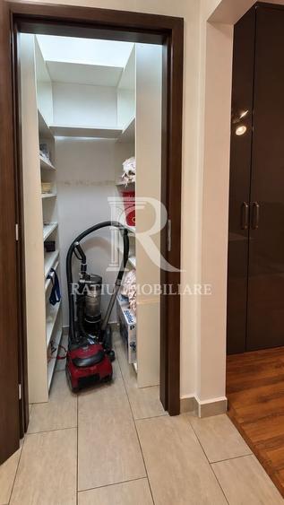 Apartament cu 3 camere semidecomandat, mobilat în Gării
