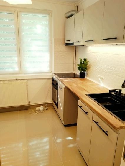 Apartament cu 3 camere semidecomandat în Obor