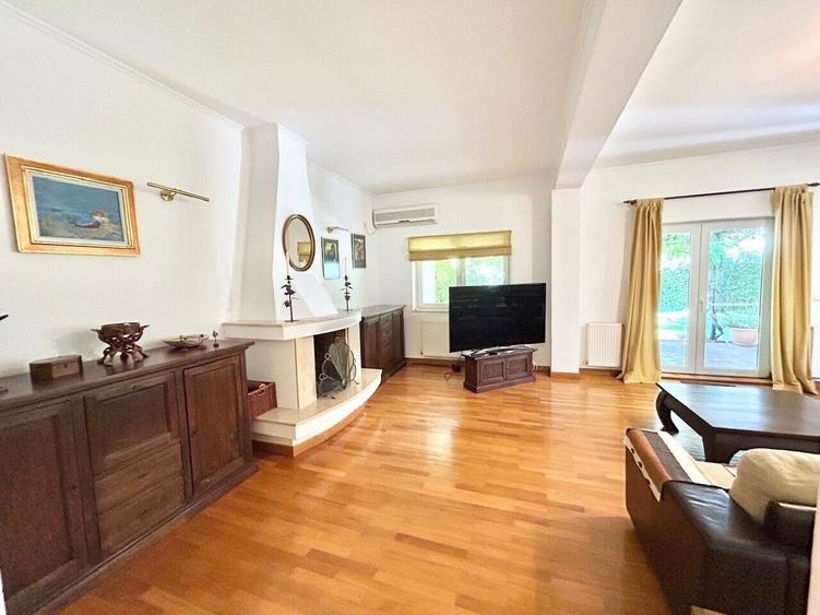 Duplex cu 4 camere cu Canalizare în Iancu Nicolae
