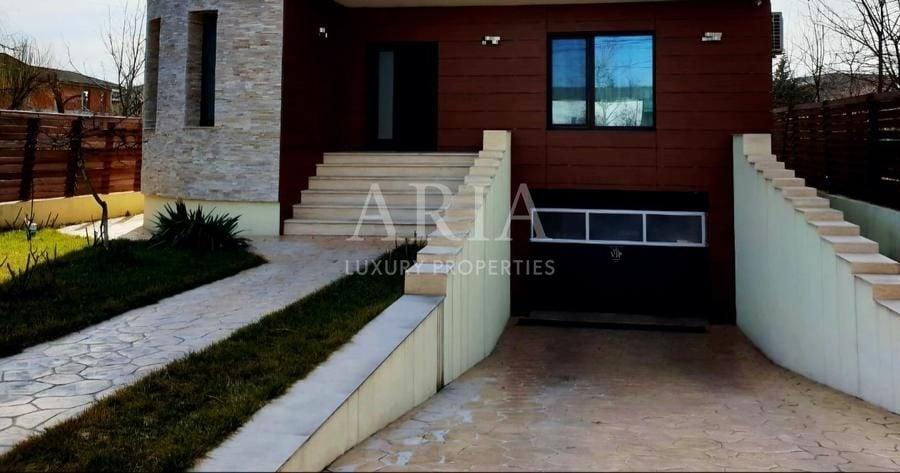 Casă individuală cu 5 camere cu Canalizare în Băneasa
