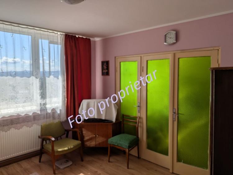 Apartament cu 3 camere semidecomandat în Simeria