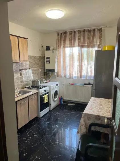 Casă cu 4 camere în Palazu Mare