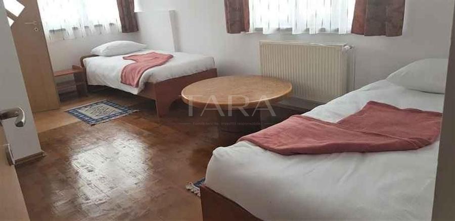 Casă individuală cu 16 camere cu Canalizare în Zorilor