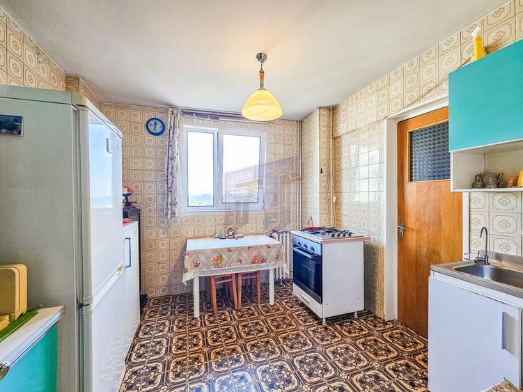 Apartament cu 4 camere semidecomandat, mobilat în Vatra Luminoasă