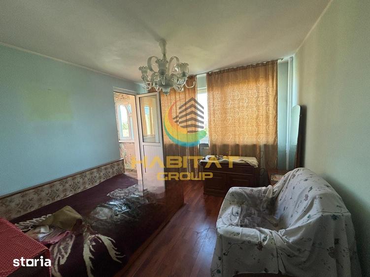 Apartament cu 3 camere semidecomandat în Berceni