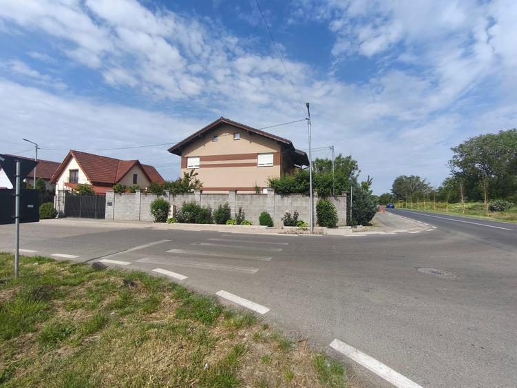 Duplex cu 7 camere cu Canalizare în Chișoda