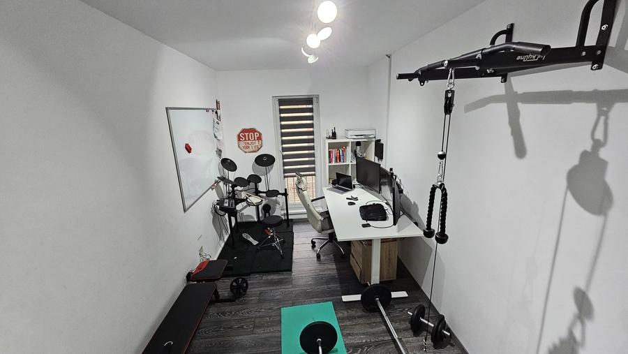 Apartament cu 3 camere semidecomandat în Braytim