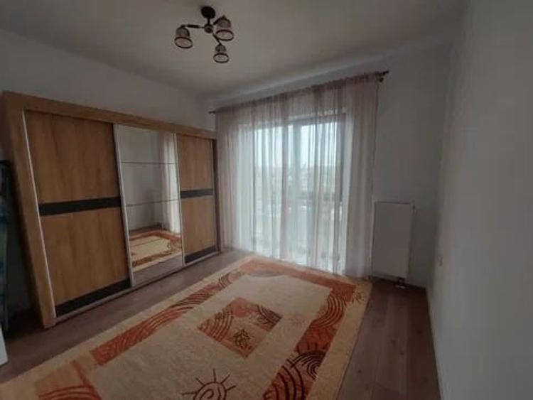 Apartament cu 3 camere decomandat în Baza 3