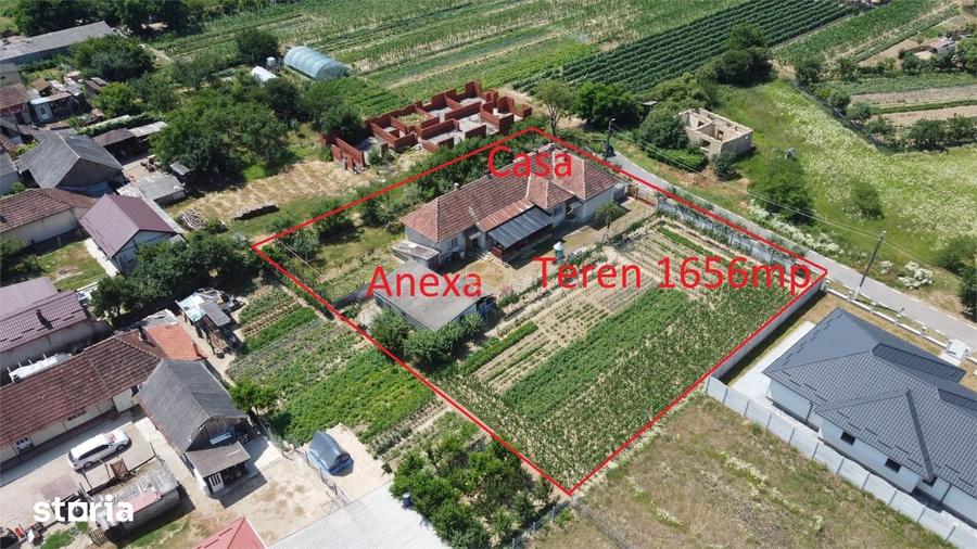 Casă cu 4 camere cu Teren 1656 Mp în Livada