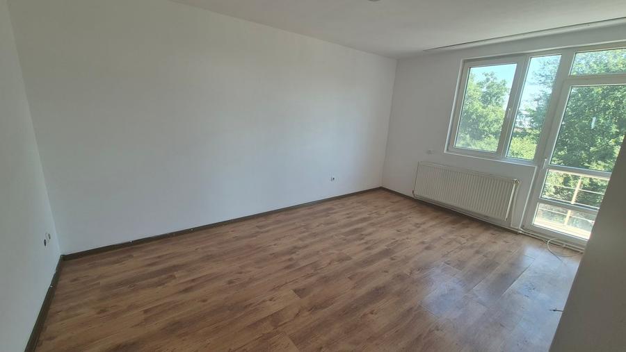 Casă individuală cu 10 camere cu Teren 1000 Mp în Rahova