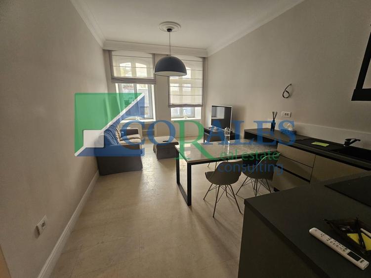 Apartament cu 3 camere semidecomandat, mobilat în Ultracentral