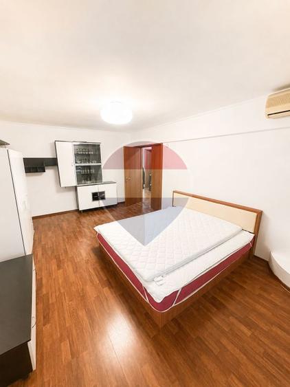 Apartament cu 3 camere decomandat în P-ța Unirii