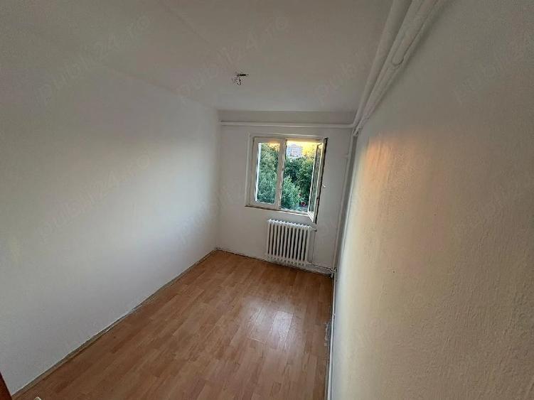 Apartament cu 3 camere semidecomandat în Central
