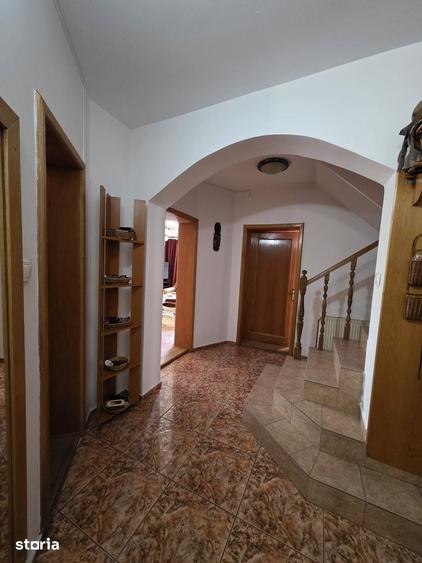 Casă cu 5 camere cu Teren 932 Mp în Giroc