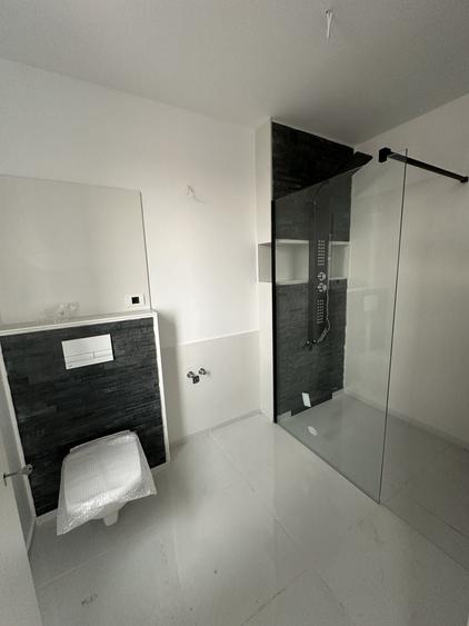 Duplex cu 5 camere cu Canalizare în Exterior Nord