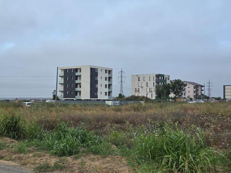 Teren Construcții intravilan de 770 mp, în Lazu