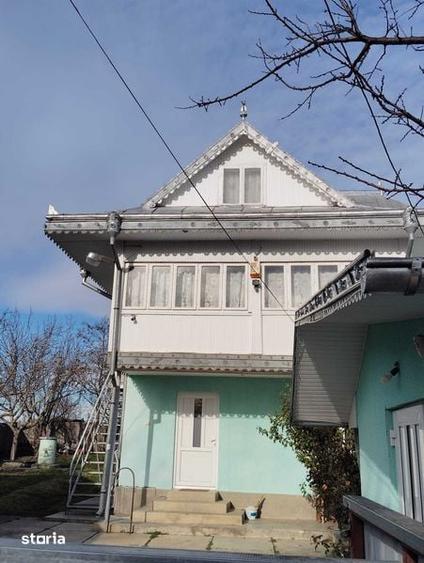 Casă cu 4 camere cu Teren 2000 Mp în Roșiești