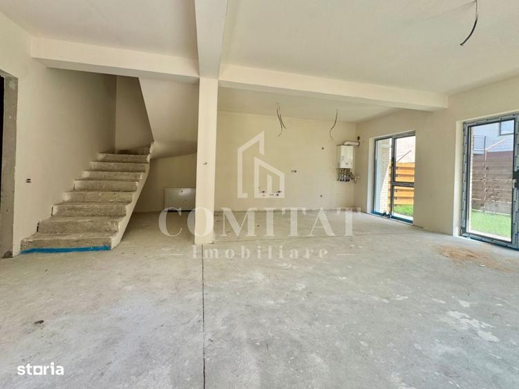 Casă cu 4 camere în Tăuți