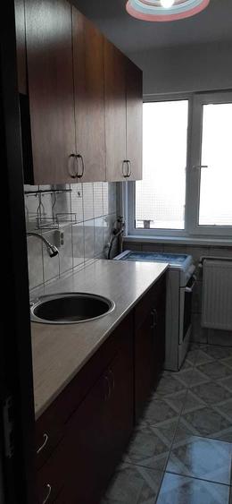 Apartament cu 3 camere semidecomandat în Malu Roșu