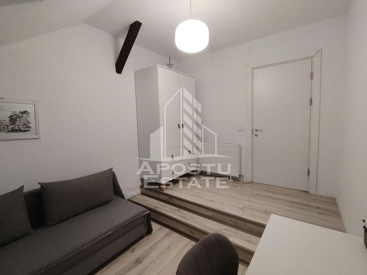 Apartament cu 4 camere semidecomandat, mobilat în Bălcescu