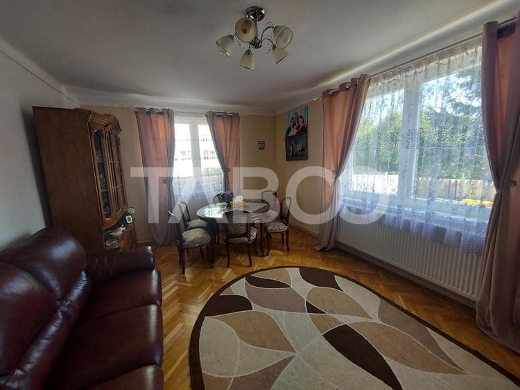 Casă individuală cu 7 camere cu Canalizare în Calea Poplăcii