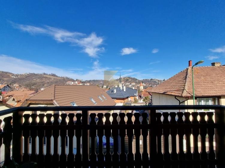 Apartament cu 3 camere decomandat, mobilat în Centrul Istoric