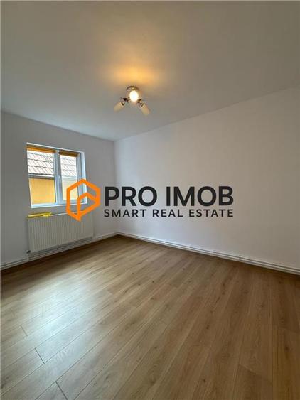 Casă individuală cu 6 camere cu Teren 207 Mp în 1 Decembrie