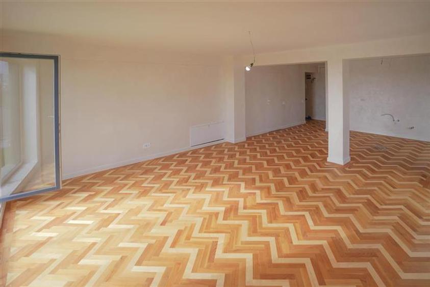 Penthouse cu 3 camere decomandat în Unirii