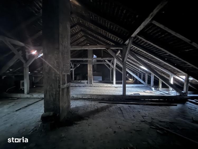 Casă cu 6 camere cu Teren 495 Mp în Central