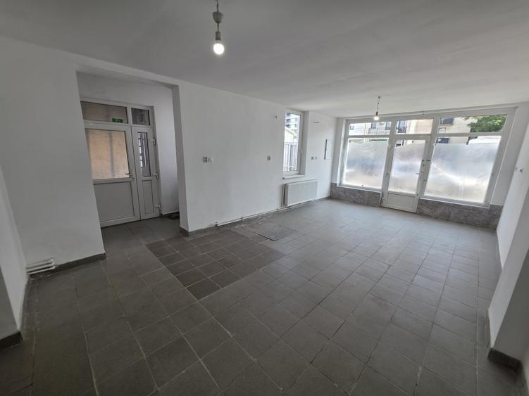 Spațiu comercial, de 81 mp, în Chitila