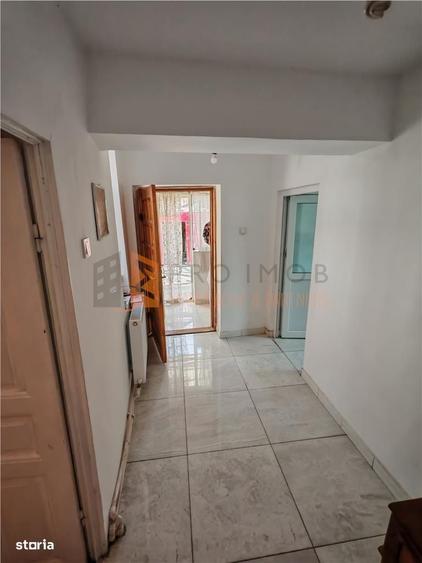 Casă cu 4 camere semidecomandat în Băceni