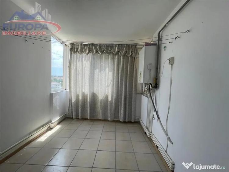 Apartament cu 4 camere decomandat în Central