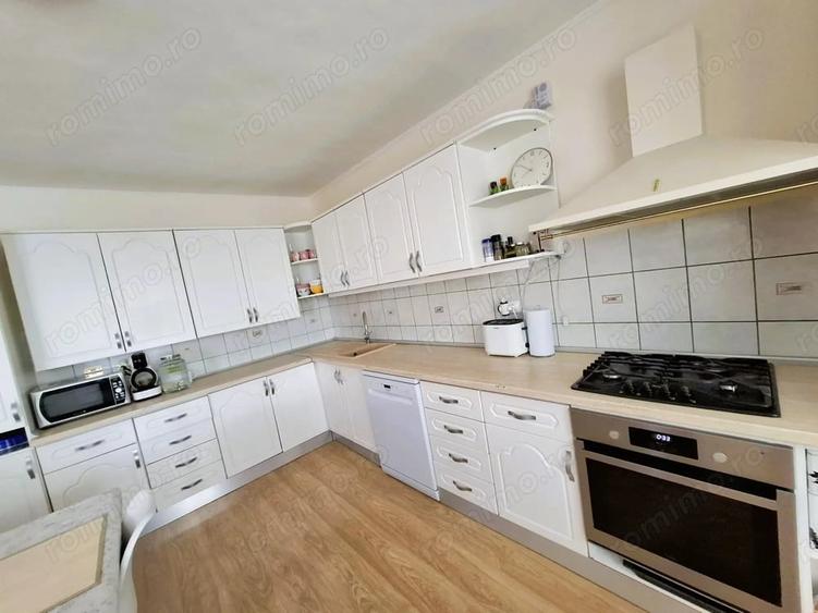 Casă cu 6 camere cu Teren 3150 Mp în Central