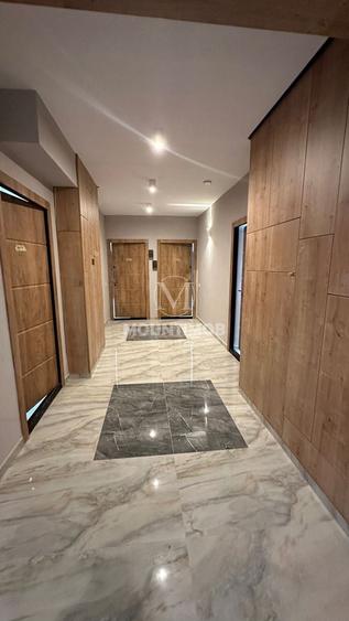 Apartament cu 3 camere decomandat în Tractorul