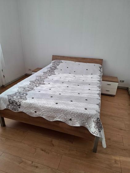 Apartament cu 3 camere semidecomandat în Cloșca