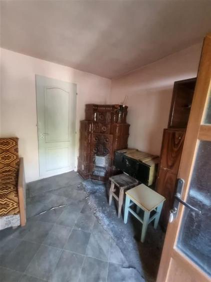Casă individuală cu 6 camere cu Canalizare în Șercăița