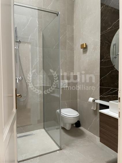 Apartament cu 4 camere semidecomandat, mobilat în Central