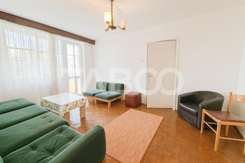 Apartament cu 3 camere semidecomandat, mobilat în Central