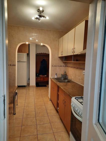 Apartament cu 3 camere decomandat în Malu Roșu