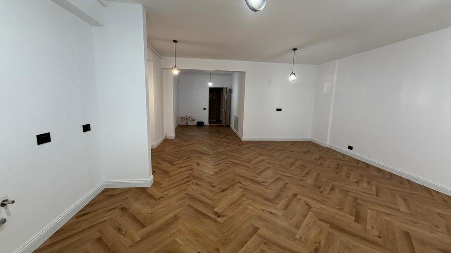 Apartament cu 2 camere semidecomandat în Băneasa