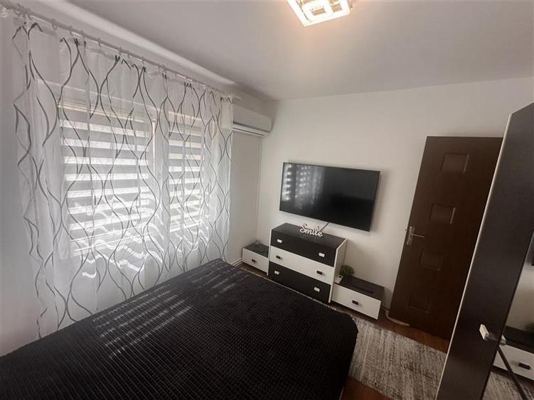 Apartament cu 3 camere decomandat, mobilat în Dâmbovița