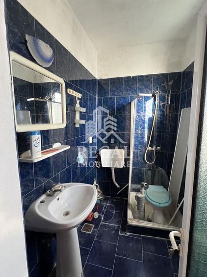 Casă individuală cu 8 camere cu Canalizare în Boș