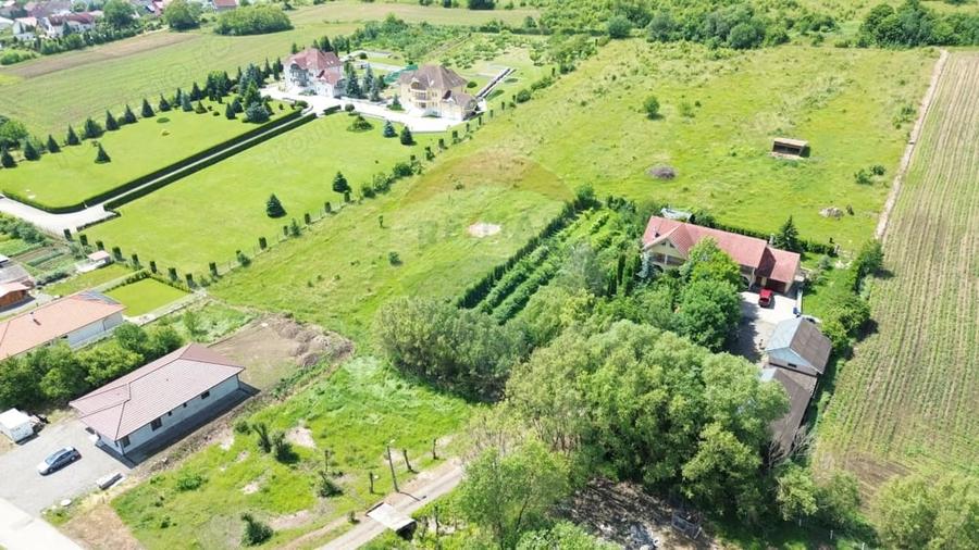 Teren de 730 mp, în Est