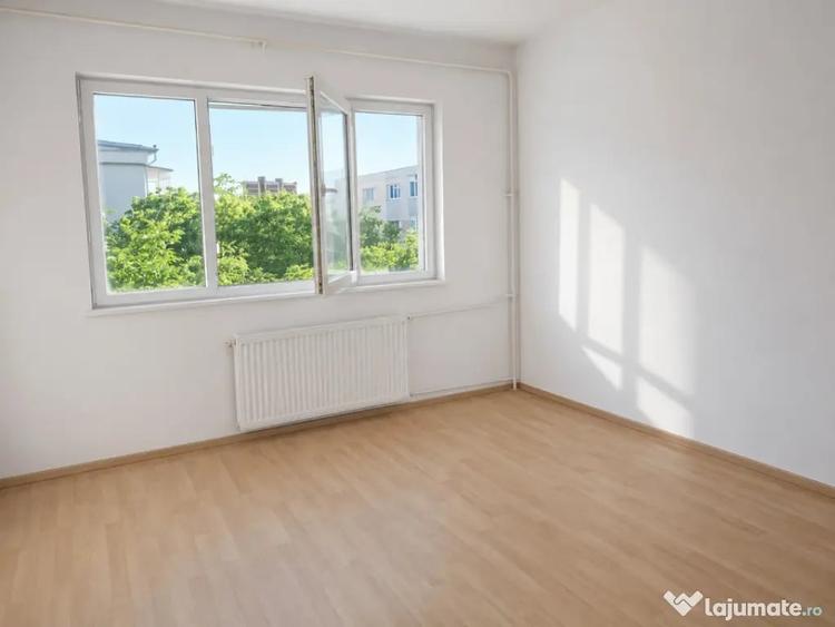 Apartament cu 3 camere decomandat în Rovine