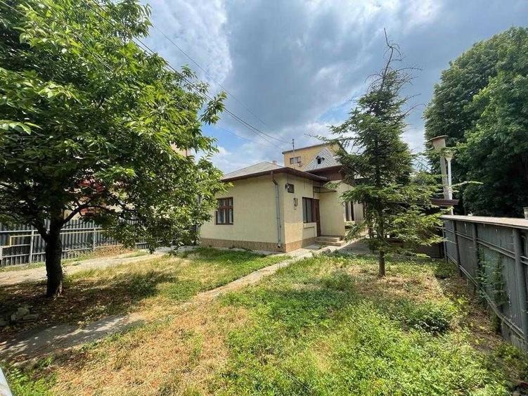 Casă cu 4 camere cu Teren 400 Mp în Central