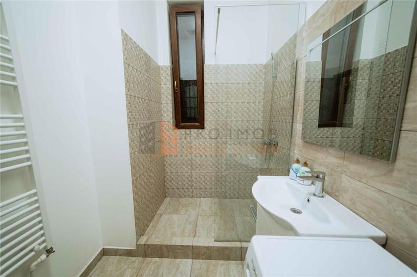 Apartament cu 3 camere decomandat, mobilat în 1 Decembrie