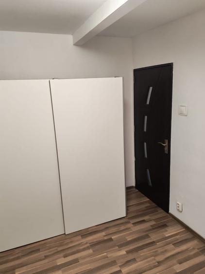 Apartament cu 2 camere semidecomandat în Tei