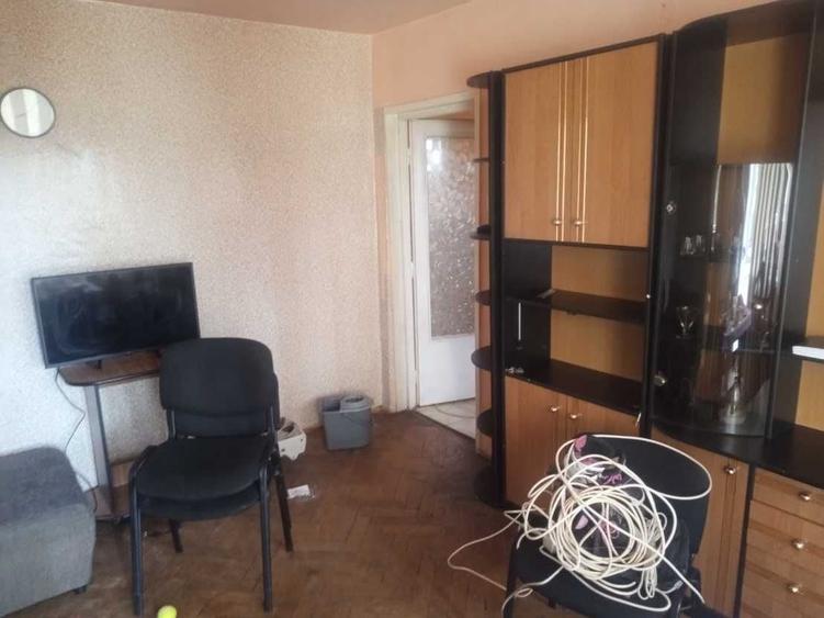 Apartament cu 4 camere semidecomandat în Dâmbovița